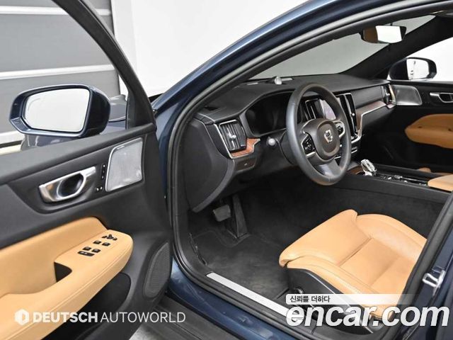 Volvo V60 Cross Country (II) B5 Ultimate AWD 2023 — фото 15