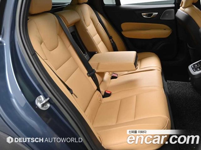 Volvo V60 Cross Country (II) B5 Ultimate AWD 2023 — фото 16