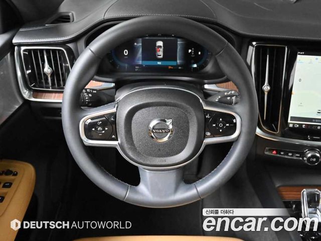 Volvo V60 Cross Country (II) B5 Ultimate AWD 2023 — фото 17