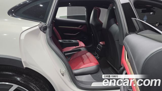 Porsche Taycan 4S Cross Turismo 2022 — фото 11