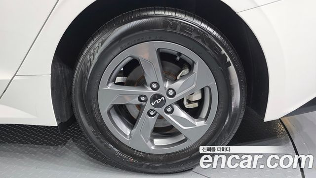 Kia K5 (III) 2.0 LPI(Renter car) Strandard 2022 — фото 27