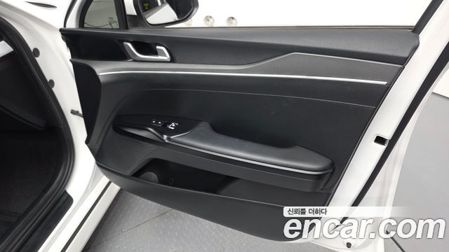 Kia K5 (III) 2.0 LPI(Renter car) Strandard 2022 — фото 30