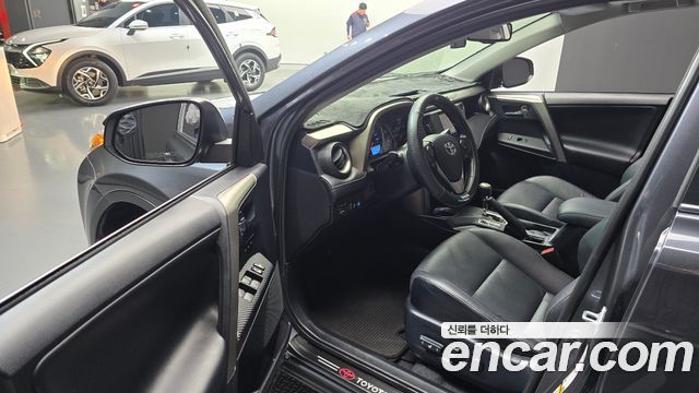 Toyota RAV4 2.5 2WD 4th 2015 — фото 10