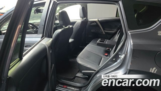 Toyota RAV4 2.5 2WD 4th 2015 — фото 11