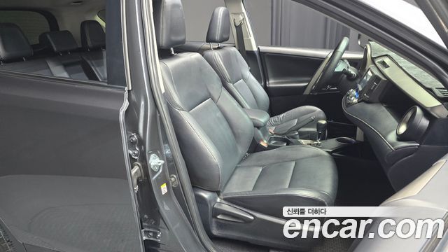 Toyota RAV4 2.5 2WD 4th 2015 — фото 12