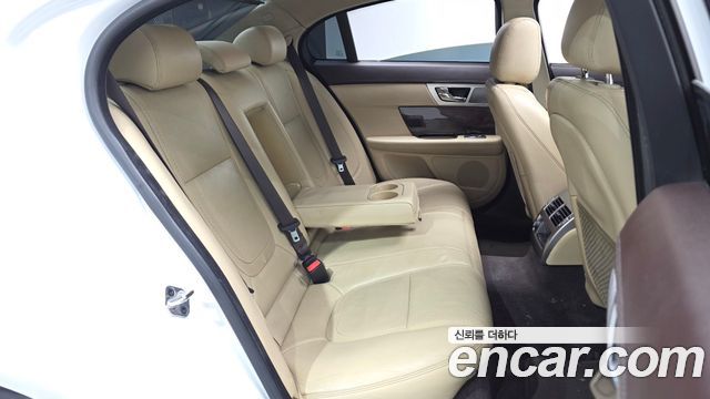 Jaguar XF 3.0D Premium X250 2012 — фото 12