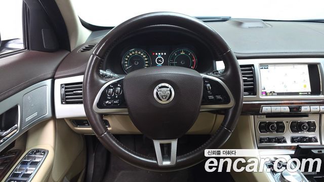 Jaguar XF 3.0D Premium X250 2012 — фото 13