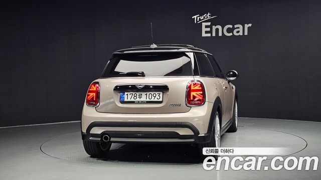 MINI Cooper Classic Plus 3rd 2022 — фото 4