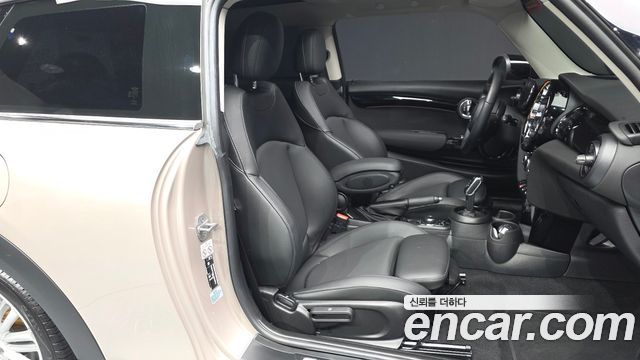 MINI Cooper Classic Plus 3rd 2022 — фото 11