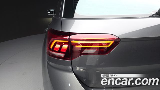 Volkswagen T-Roc 2.0 TDI Premium 2021 — фото 23