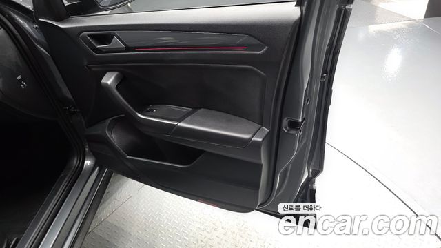 Volkswagen T-Roc 2.0 TDI Premium 2021 — фото 24