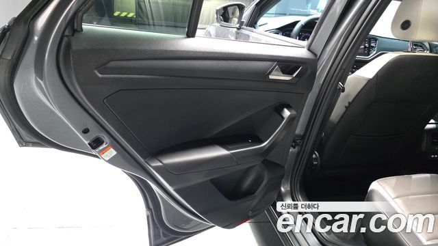 Volkswagen T-Roc 2.0 TDI Premium 2021 — фото 25