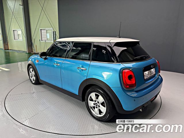 MINI Cooper 5Door Standard 3rd 2017 — фото 3
