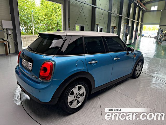 MINI Cooper 5Door Standard 3rd 2017 — фото 4
