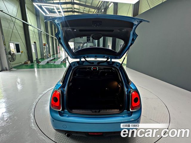 MINI Cooper 5Door Standard 3rd 2017 — фото 6