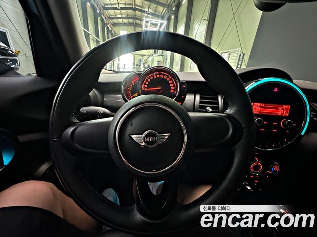 MINI Cooper 5Door Standard 3rd 2017 — фото 8