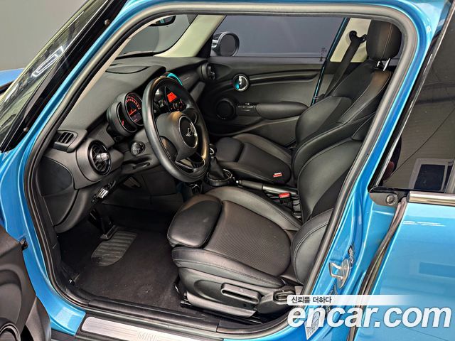 MINI Cooper 5Door Standard 3rd 2017 — фото 18