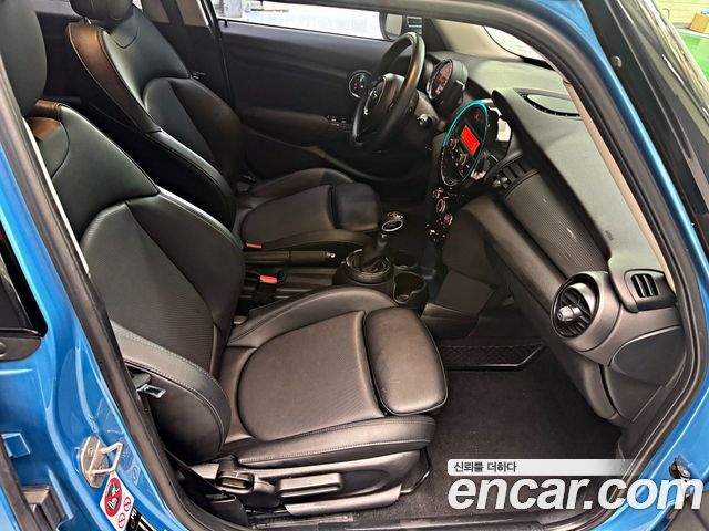 MINI Cooper 5Door Standard 3rd 2017 — фото 19