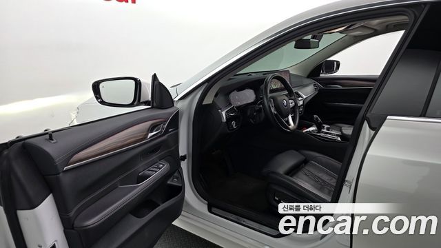 BMW 6 Series GT (G32) 620d xDrive Luxury 2023 — фото 10