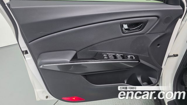 KG Mobility (SsangYong) Very New Tivoli Gasoline 1.5 2WD V3 2022 — фото 24