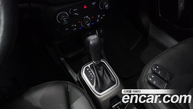 Jeep Renegade 2.4 Limited 2019 — фото 9