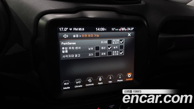 Jeep Renegade 2.4 Limited 2019 — фото 16
