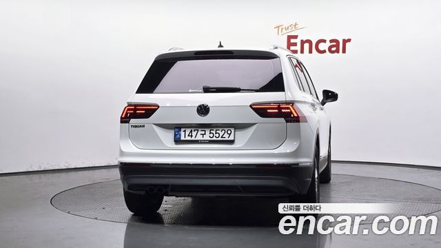 Volkswagen Tiguan (II) 2.0 TDI Premium 2020 — фото 4
