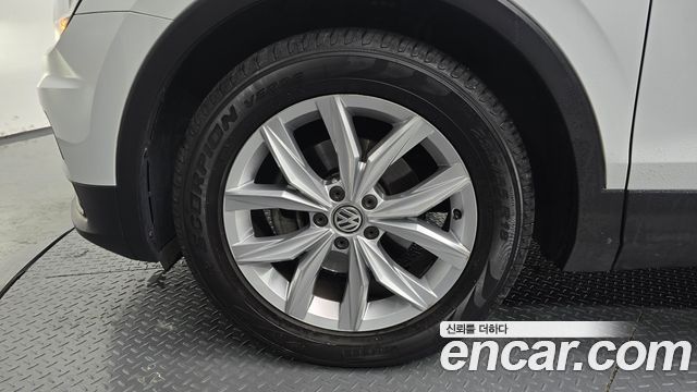Volkswagen Tiguan (II) 2.0 TDI Premium 2020 — фото 5