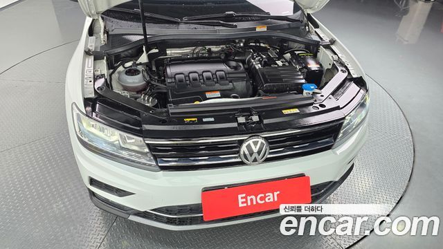 Volkswagen Tiguan (II) 2.0 TDI Premium 2020 — фото 6