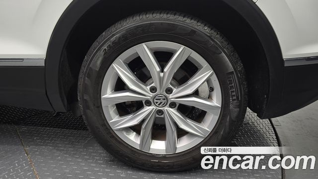 Volkswagen Tiguan (II) 2.0 TDI Premium 2020 — фото 21