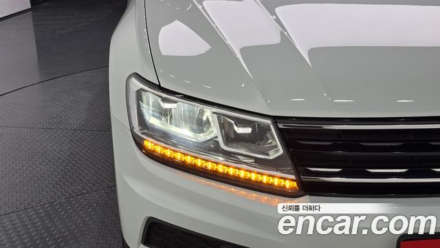 Volkswagen Tiguan (II) 2.0 TDI Premium 2020 — фото 22