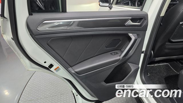 Volkswagen Tiguan (II) 2.0 TDI Premium 2020 — фото 25
