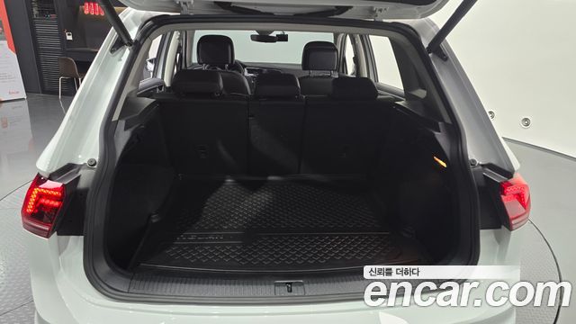 Volkswagen Tiguan (II) 2.0 TDI Premium 2020 — фото 30