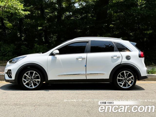 Kia Niro 1.6 HEV Signature 2022 — фото 2