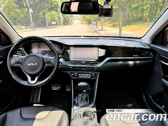 Kia Niro 1.6 HEV Signature 2022 — фото 6