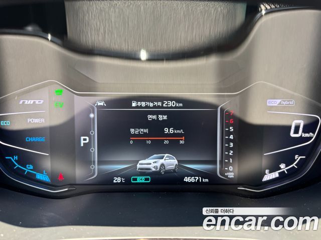 Kia Niro 1.6 HEV Signature 2022 — фото 9