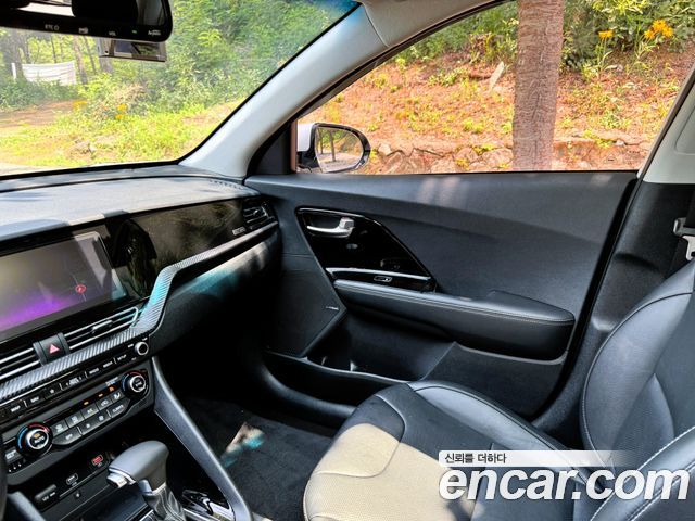 Kia Niro 1.6 HEV Signature 2022 — фото 10