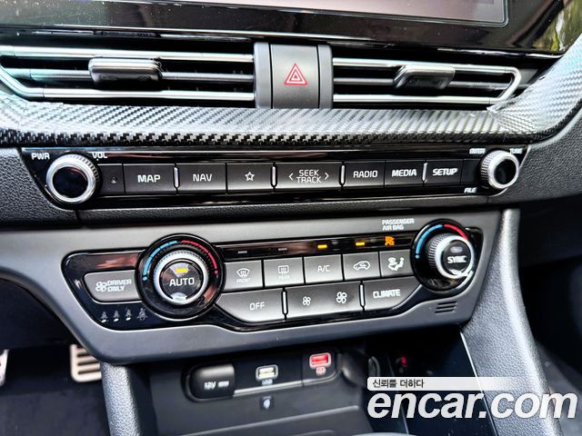 Kia Niro 1.6 HEV Signature 2022 — фото 16