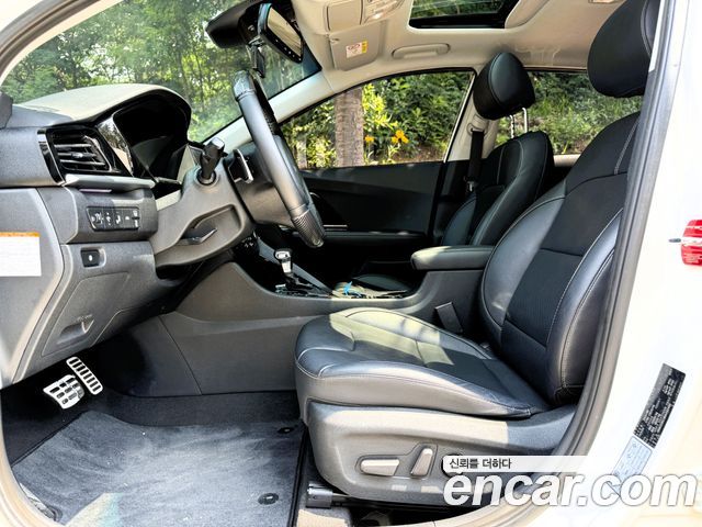 Kia Niro 1.6 HEV Signature 2022 — фото 20