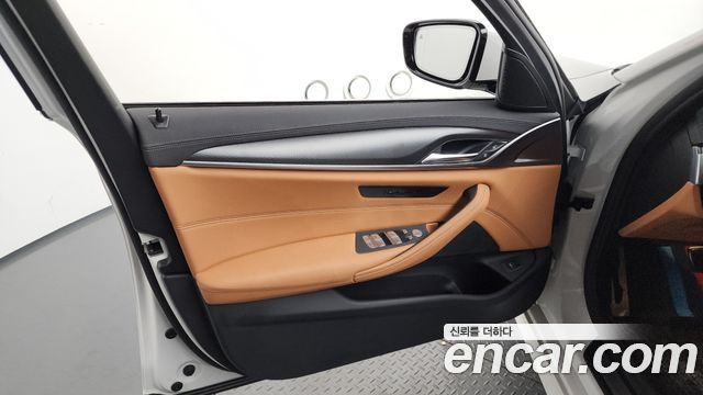 BMW 5 Series (G30) 520i M Sport 2022 — фото 24