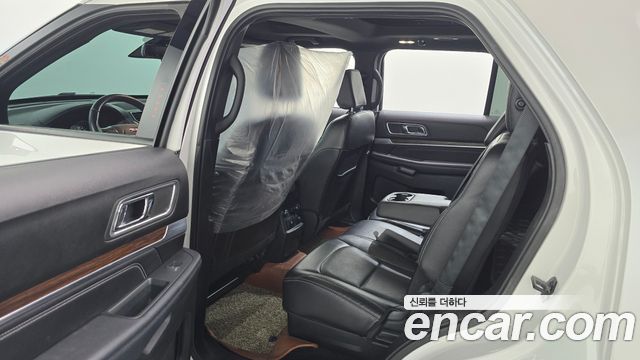 Ford Explorer 2.3 Limited 4WD 5th 2018 — фото 12