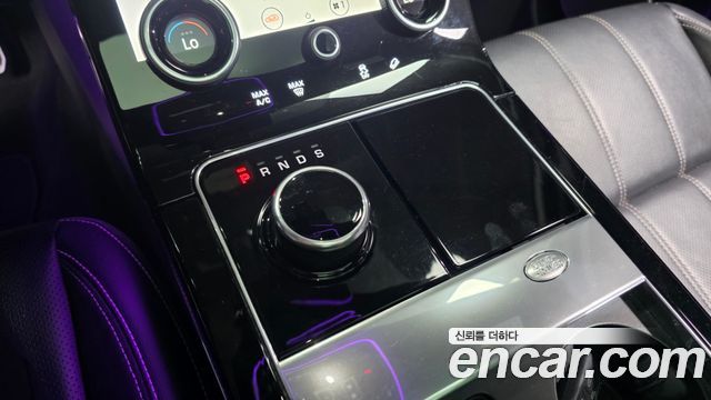 Land Rover Range Rover Velar 3.0 D300 R-Dynamic SE 2018 — фото 9