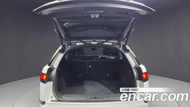 Land Rover Range Rover Velar 3.0 D300 R-Dynamic SE 2018 — фото 20