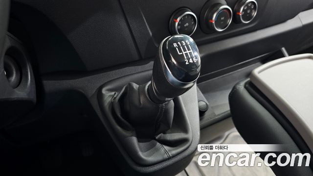 Renault Korea Master 2.3 Van S 2020 — фото 9