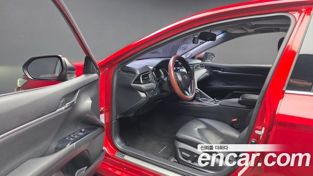 Toyota Camry (XV70) 2.5 XLE Hybrid 2019 — фото 10