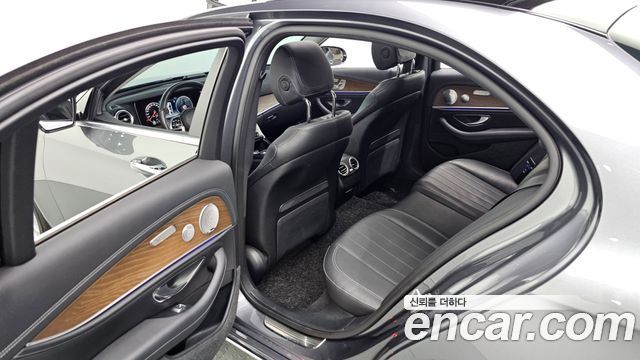 Mercedes-Benz E-Class (W213) E300 4MATIC Exclusive 2019 — фото 18