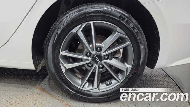 Kia K3 (II) 1.6 Prestige 2024 — фото 21