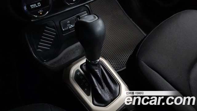 Jeep Renegade 2.4 Longitude 2017 — фото 9