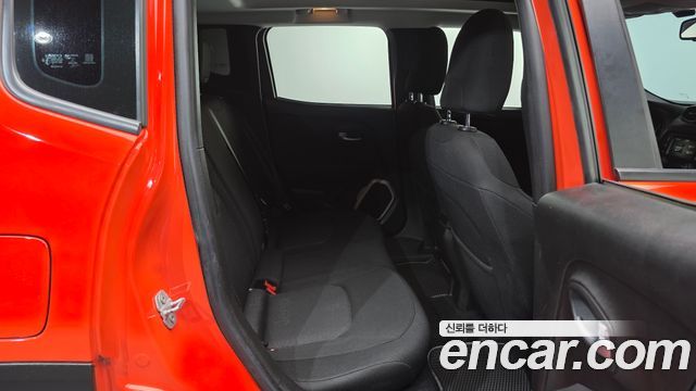 Jeep Renegade 2.4 Longitude 2017 — фото 11