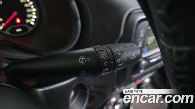 Jeep Renegade 2.4 Longitude 2017 — фото 18